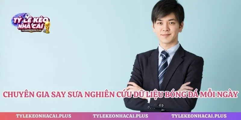 Chuyên gia say sưa nghiên cứu dữ liệu bóng đá mỗi ngày