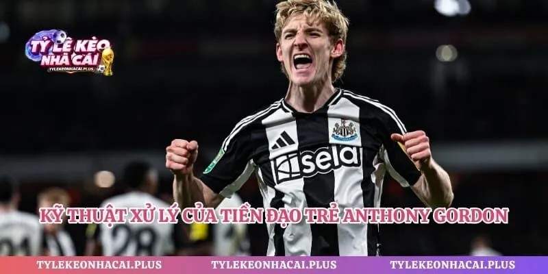 Kỹ thuật xử lý của tiền đạo trẻ Anthony Gordon