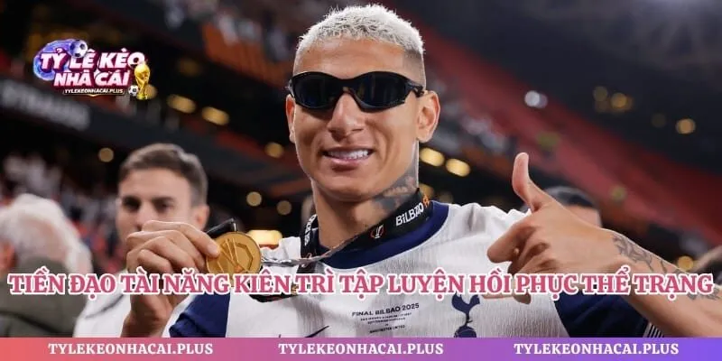 Tiền đạo tài năng kiên trì tập luyện hồi phục thể trạng