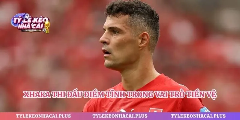 Xhaka thi đấu điềm tĩnh trong vai trò tiền vệ